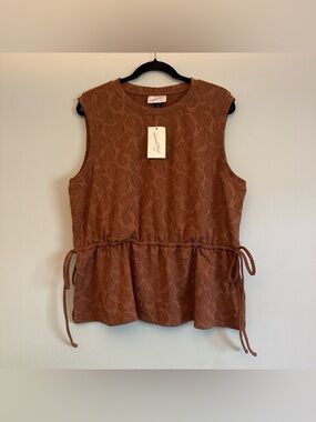 NWT Universal Thread brown paisley top with tie waist. Size XXL ✨